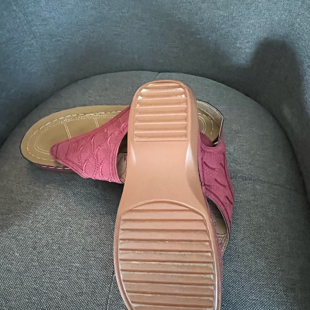 Women's Slip-On Sandals in Rose Pink